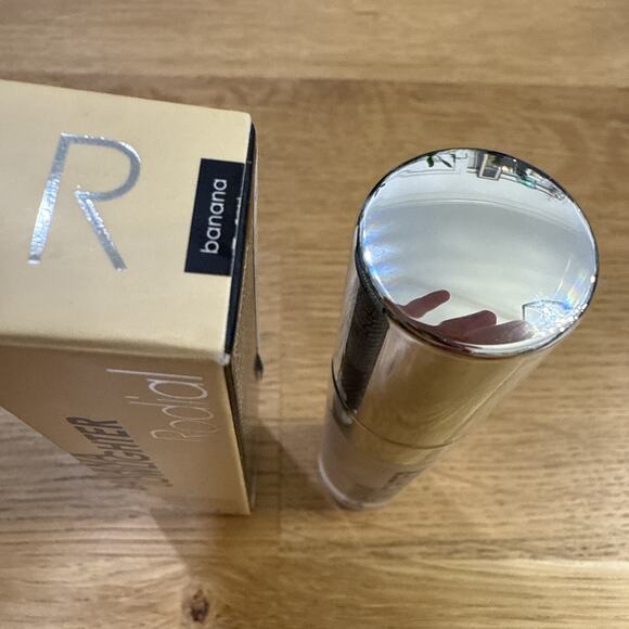 Rodial Banana Lowlighter Complexion Enhancer 0.18 oz - Picture 2 of 2